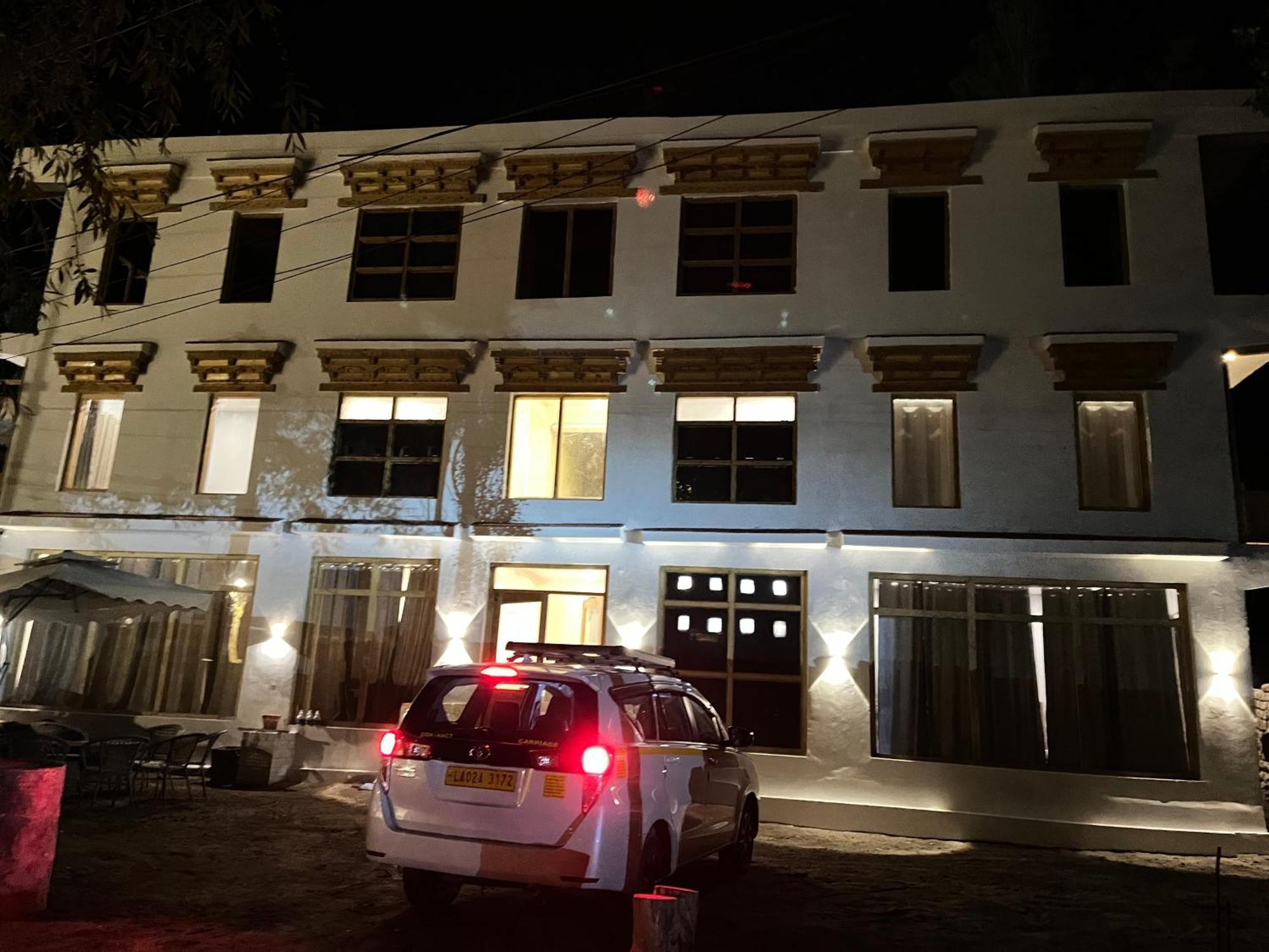 Honey Bee Leh Exterior foto